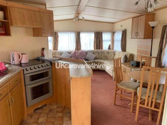 Lets Go Caravans Чапел-Сент-Леонардс Экстерьер фото